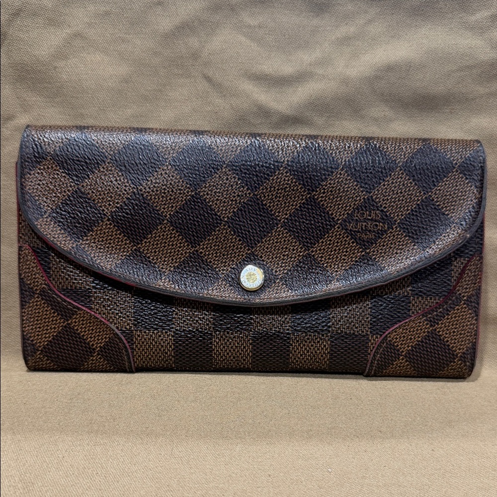 Louis Vuitton Sarah Caissa wallet.